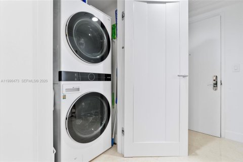 Снять в аренду квартиру в Халландейл-Бич, Флорида 3 спальни, 161м2, № 2066949 - фото 23