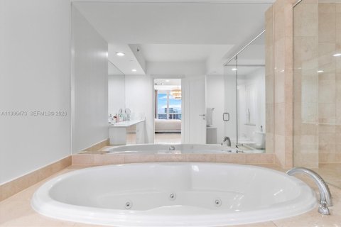 Снять в аренду квартиру в Халландейл-Бич, Флорида 3 спальни, 161м2, № 2066949 - фото 19