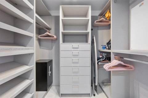 Снять в аренду квартиру в Халландейл-Бич, Флорида 3 спальни, 161м2, № 2066949 - фото 16