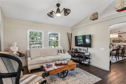 House in Spring Hill, Florida 3 bedrooms, 142.7 sq.m. № 2156401 - photo 8