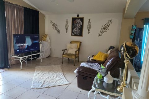 House in Orlando, Florida 4 bedrooms, 162.95 sq.m. № 1648111 - photo 12