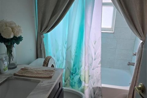 House in Orlando, Florida 4 bedrooms, 162.95 sq.m. № 1648111 - photo 6