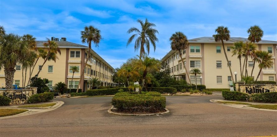 Condominio en Clearwater, Florida, 2 dormitorios  № 2206478