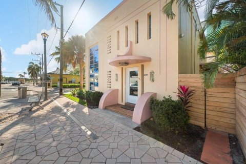 Propiedad comercial en venta en Lake Worth, Florida, 253.62 m2 № 1782051 - foto 1