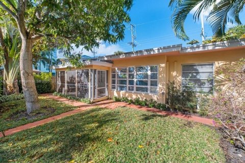 Propiedad comercial en venta en Lake Worth, Florida, 253.62 m2 № 1782051 - foto 9