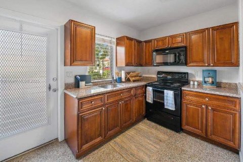 Propiedad comercial en venta en Lake Worth, Florida, 253.62 m2 № 1782051 - foto 10