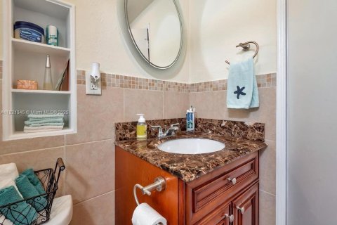 Propiedad comercial en venta en Lake Worth, Florida, 253.62 m2 № 1782051 - foto 13