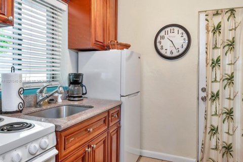 Propiedad comercial en venta en Lake Worth, Florida, 253.62 m2 № 1782051 - foto 19