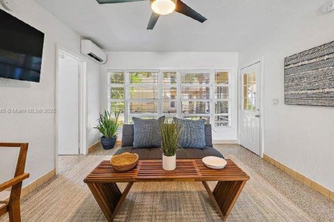 Propiedad comercial en venta en Lake Worth, Florida, 253.62 m2 № 1782051 - foto 12