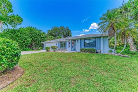 Villa ou maison à vendre à Port Charlotte, Floride: 2 chambres, 99.78 m2 № 2225757 - photo 2