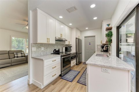 Villa ou maison à vendre à Port Charlotte, Floride: 2 chambres, 99.78 m2 № 2225757 - photo 10