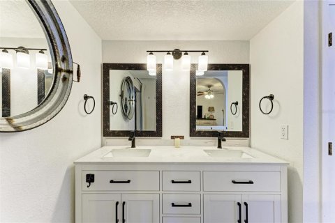 Villa ou maison à vendre à Port Charlotte, Floride: 2 chambres, 99.78 m2 № 2225757 - photo 19