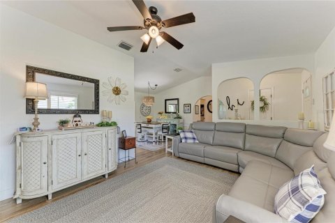Villa ou maison à vendre à Port Charlotte, Floride: 2 chambres, 99.78 m2 № 2225757 - photo 6