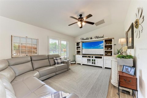 Villa ou maison à vendre à Port Charlotte, Floride: 2 chambres, 99.78 m2 № 2225757 - photo 5