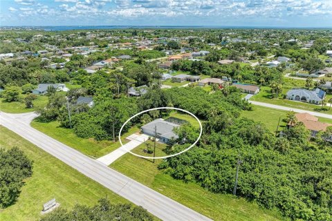 Villa ou maison à vendre à Port Charlotte, Floride: 2 chambres, 99.78 m2 № 2225757 - photo 4