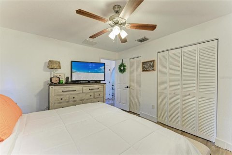 Villa ou maison à vendre à Port Charlotte, Floride: 2 chambres, 99.78 m2 № 2225757 - photo 18