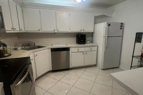 Condominio en alquiler en Aventura, Florida, 1 dormitorio, 72 m2 № 1929046 - foto 13