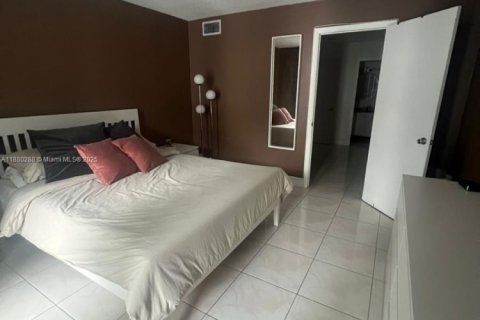Condominio en alquiler en Aventura, Florida, 1 dormitorio, 72 m2 № 1929046 - foto 2