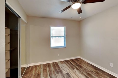 Villa ou maison à louer à Zephyrhills, Floride: 4 chambres, 189.52 m2 № 1911022 - photo 13