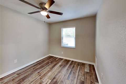 Villa ou maison à louer à Zephyrhills, Floride: 4 chambres, 189.52 m2 № 1911022 - photo 11