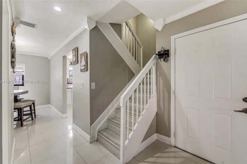 Adosado en venta en Hialeah, Florida, 3 dormitorios, 137.31 m2 № 2028282 - foto 9