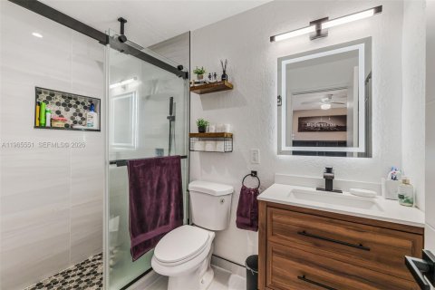 Adosado en venta en Hialeah, Florida, 3 dormitorios, 137.31 m2 № 2028282 - foto 19