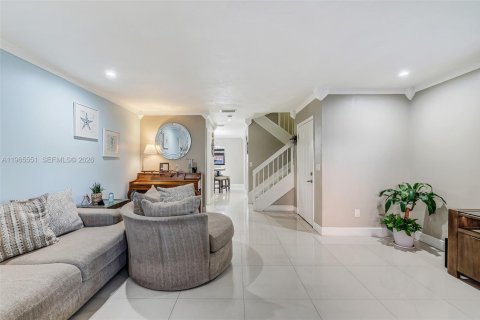 Adosado en venta en Hialeah, Florida, 3 dormitorios, 137.31 m2 № 2028282 - foto 7