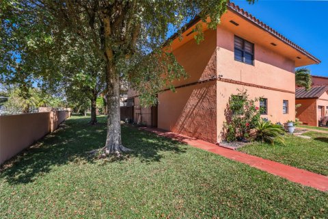 Adosado en venta en Hialeah, Florida, 3 dormitorios, 137.31 m2 № 2028282 - foto 30