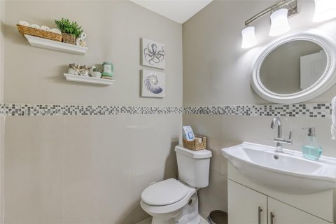 Adosado en venta en Hialeah, Florida, 3 dormitorios, 137.31 m2 № 2028282 - foto 10