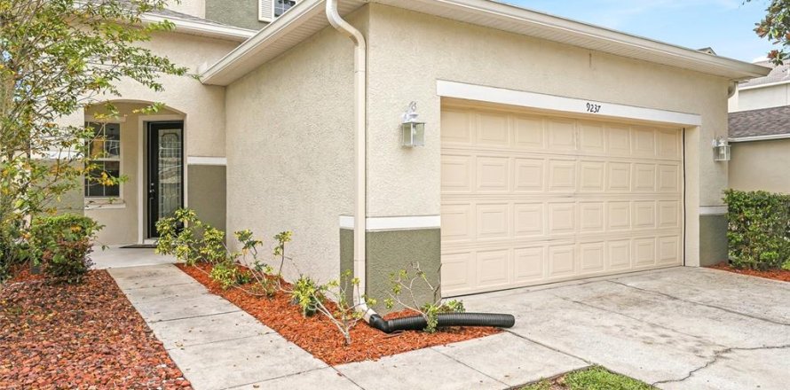 Villa ou maison à Land O' Lakes, Floride 3 chambres, 246.38 m2 № 2401202