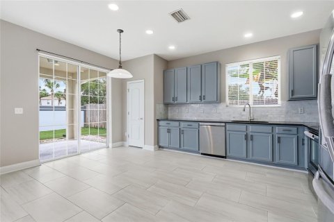 Villa ou maison à vendre à Land O' Lakes, Floride: 3 chambres, 246.38 m2 № 2401202 - photo 25