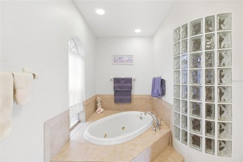 House in Punta Gorda, Florida 3 bedrooms, 182.37 sq.m. № 1915764 - photo 12