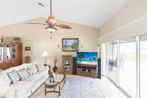 House in Punta Gorda, Florida 3 bedrooms, 182.37 sq.m. № 1915764 - photo 5