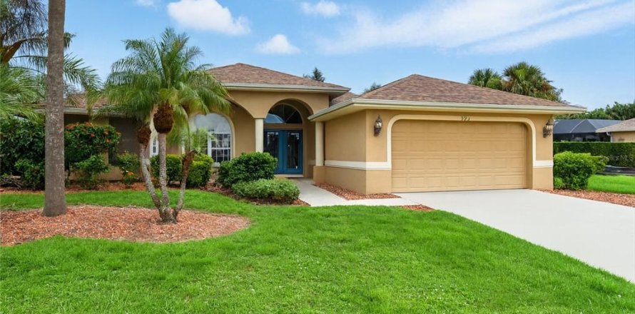 House in Punta Gorda, Florida 3 bedrooms, 182.37 sq.m. № 1915764