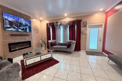 Снять в аренду виллу или дом в Майами, Флорида 3 спальни, 147.62м2, № 1944614 - фото 10