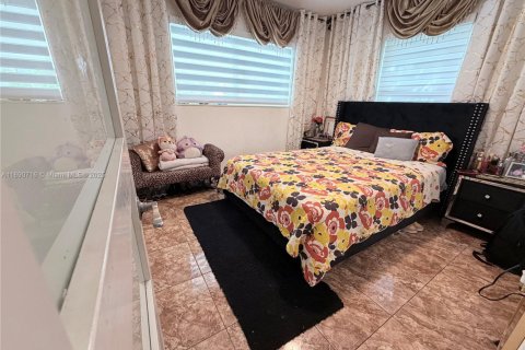 Снять в аренду виллу или дом в Майами, Флорида 3 спальни, 147.62м2, № 1944614 - фото 27