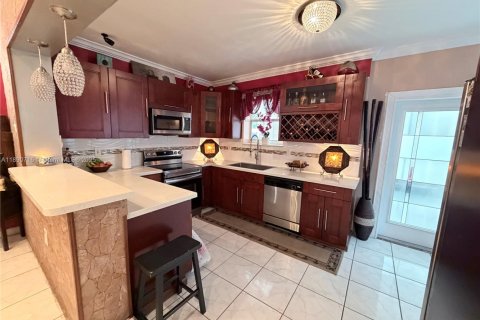 Снять в аренду виллу или дом в Майами, Флорида 3 спальни, 147.62м2, № 1944614 - фото 8