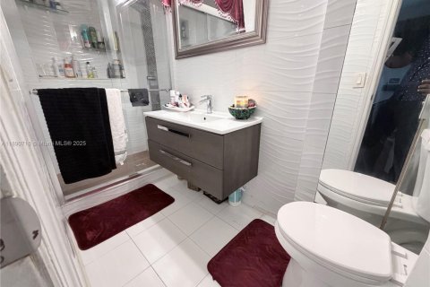 Снять в аренду виллу или дом в Майами, Флорида 3 спальни, 147.62м2, № 1944614 - фото 23