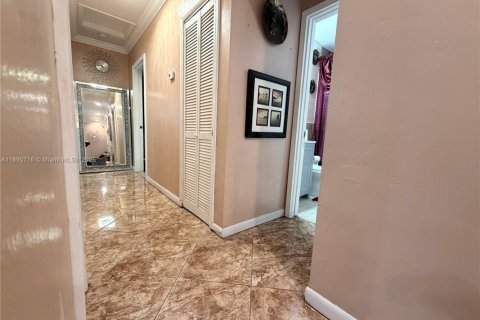 Снять в аренду виллу или дом в Майами, Флорида 3 спальни, 147.62м2, № 1944614 - фото 25