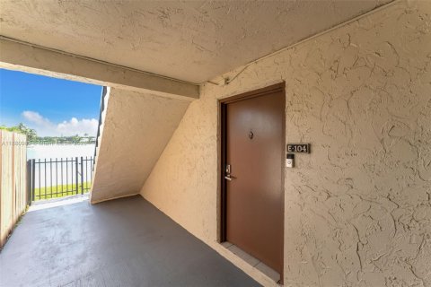 Condominio en Miami, Florida, 2 dormitorios  № 2001612