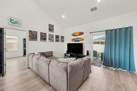 Villa ou maison à vendre à Poinciana, Floride: 4 chambres, 147.71 m2 № 2398547 - photo 5