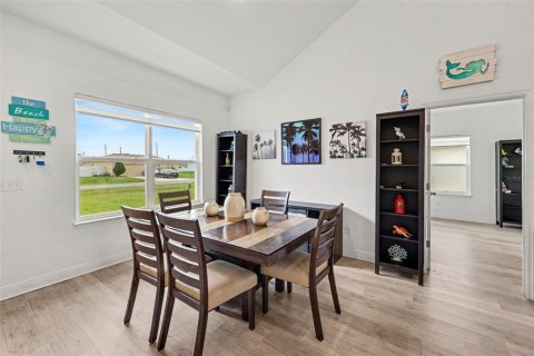 Villa ou maison à vendre à Poinciana, Floride: 4 chambres, 147.71 m2 № 2398547 - photo 6