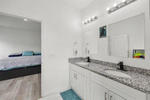 Villa ou maison à vendre à Poinciana, Floride: 4 chambres, 147.71 m2 № 2398547 - photo 16