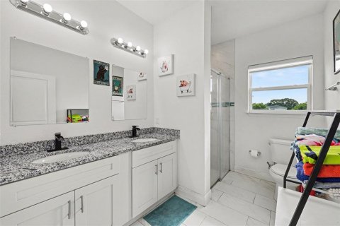 Villa ou maison à vendre à Poinciana, Floride: 4 chambres, 147.71 m2 № 2398547 - photo 15