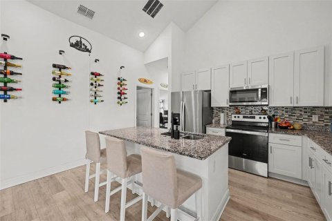 Villa ou maison à vendre à Poinciana, Floride: 4 chambres, 147.71 m2 № 2398547 - photo 10