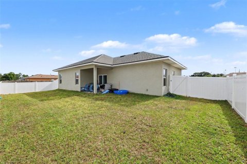 Villa ou maison à vendre à Poinciana, Floride: 4 chambres, 147.71 m2 № 2398547 - photo 25
