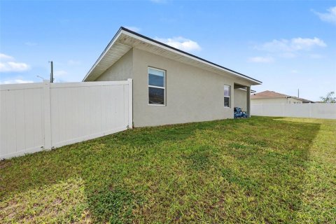 Villa ou maison à vendre à Poinciana, Floride: 4 chambres, 147.71 m2 № 2398547 - photo 27
