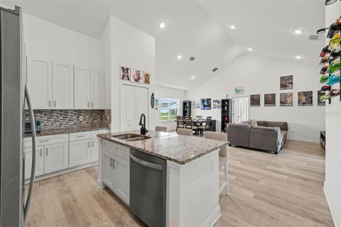 Villa ou maison à vendre à Poinciana, Floride: 4 chambres, 147.71 m2 № 2398547 - photo 12