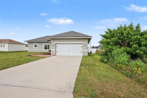 Villa ou maison à vendre à Poinciana, Floride: 4 chambres, 147.71 m2 № 2398547 - photo 3