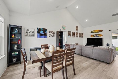 Villa ou maison à vendre à Poinciana, Floride: 4 chambres, 147.71 m2 № 2398547 - photo 4